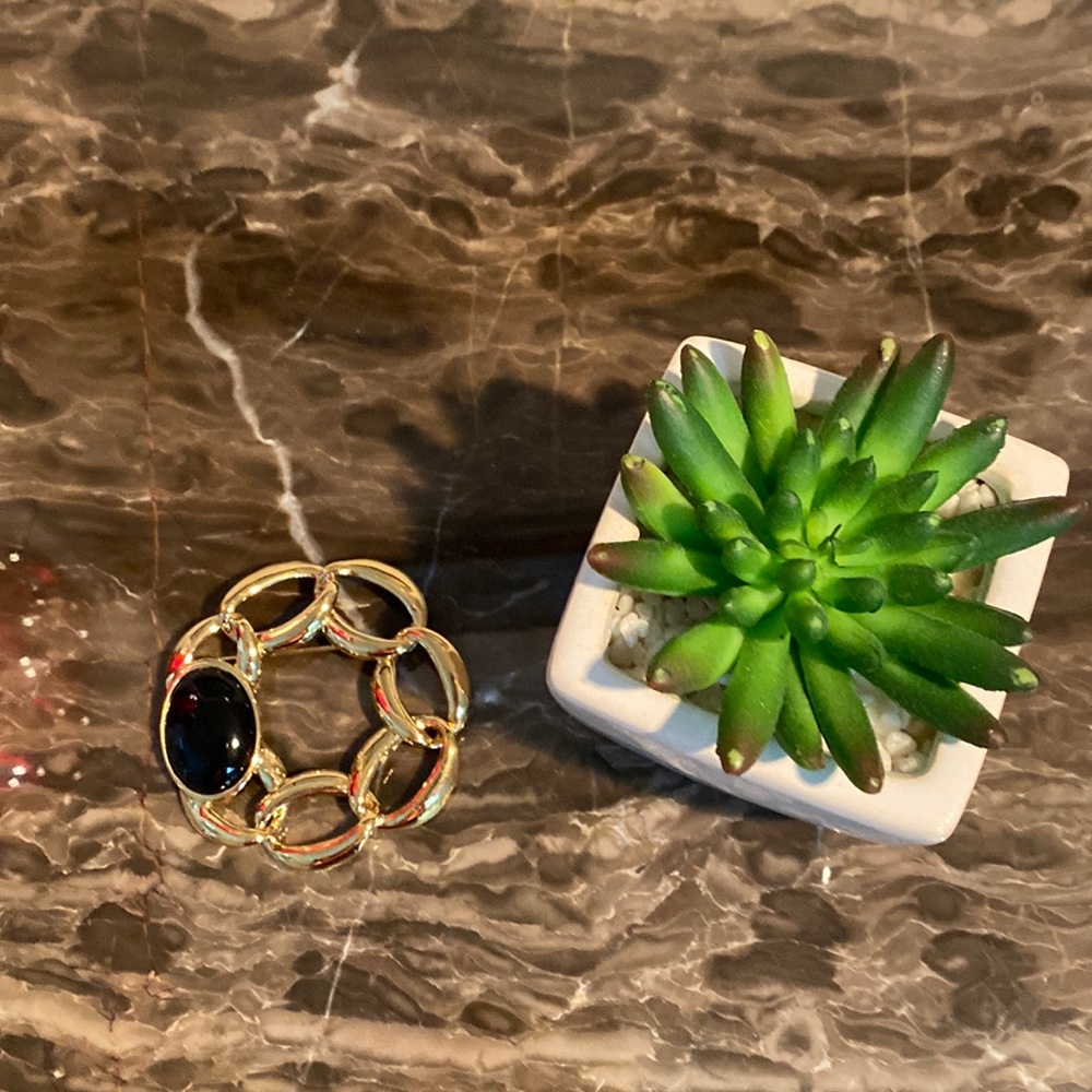 VTG Brooch/pin